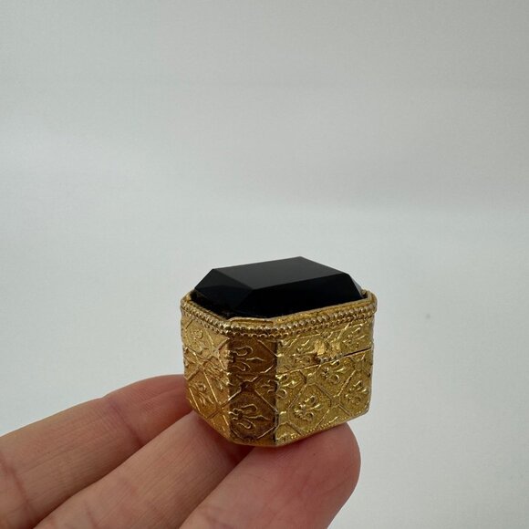 Vtg Florenza Trinket/Pill Box Goldtone w/ Orangeish Color Stone On Lid - Picture 1 of 5